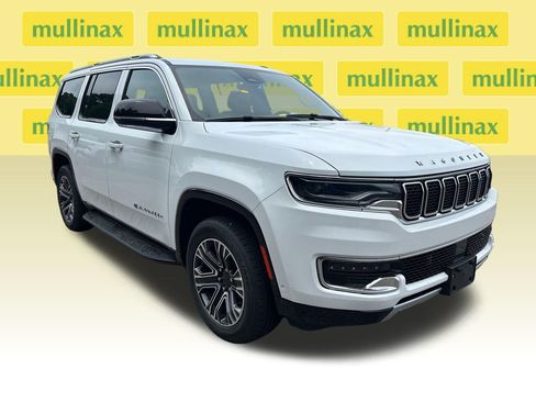 Used 2024 Jeep Wagoneer Series II w/ Flexible Seating Group RWD image 1