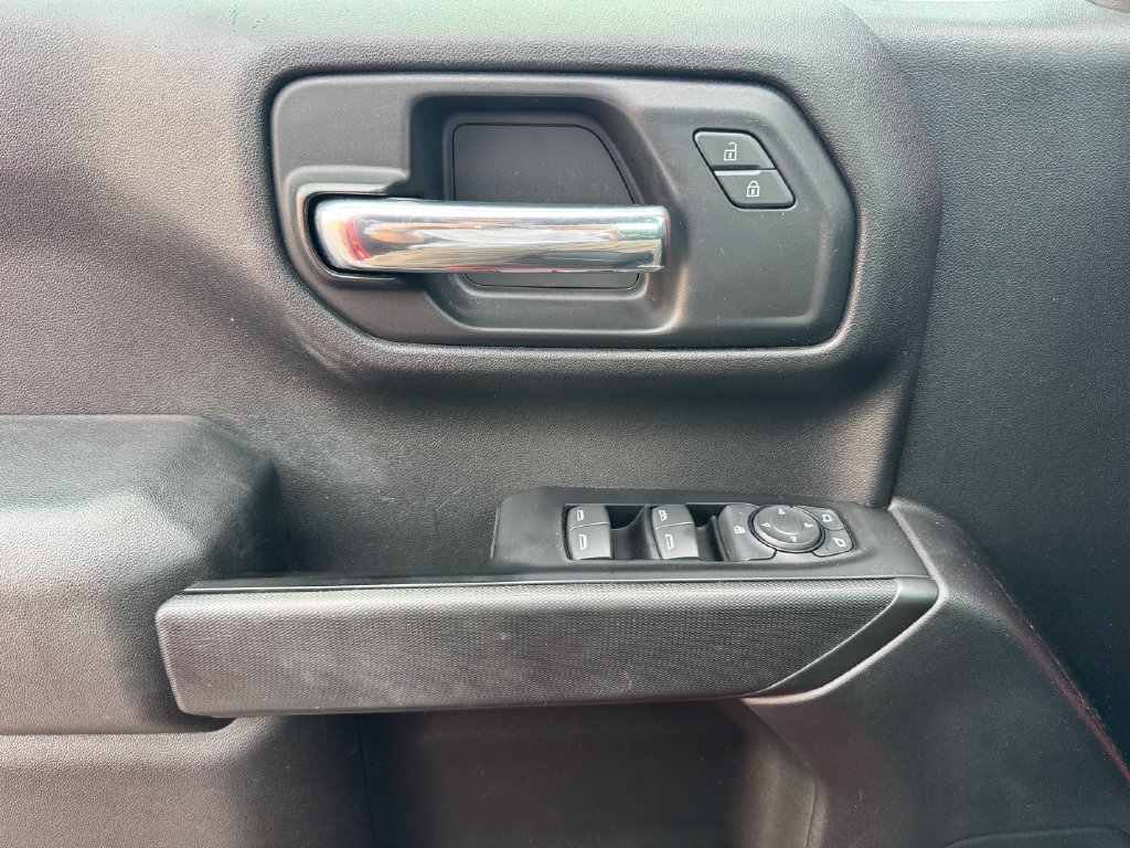 Used 2019 Chevrolet Silverado 1500 Custom w/ Custom Value Package AWD/4WD image 18