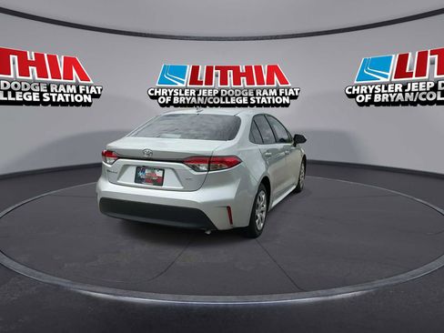 Used 2025 Toyota Corolla LE FWD image 7