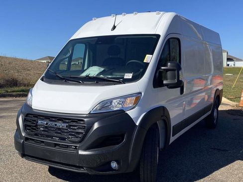New 2026 RAM ProMaster 2500 w/ Convenience Group image 3