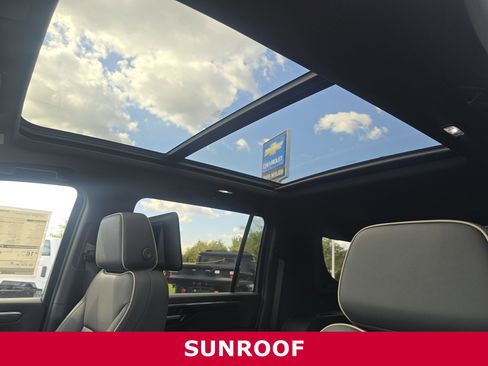 New 2025 Chevrolet Suburban Premier image 2