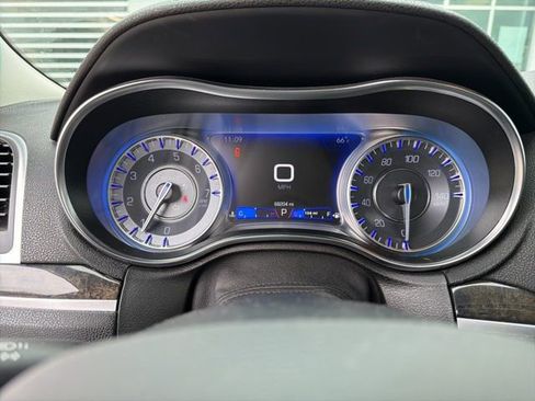 Used 2020 Chrysler 300 Limited image 23