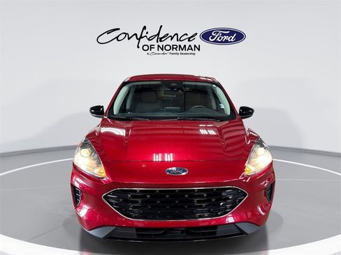 Used 2022 Ford Escape SE w/ SE Sport Appearance Package image 2