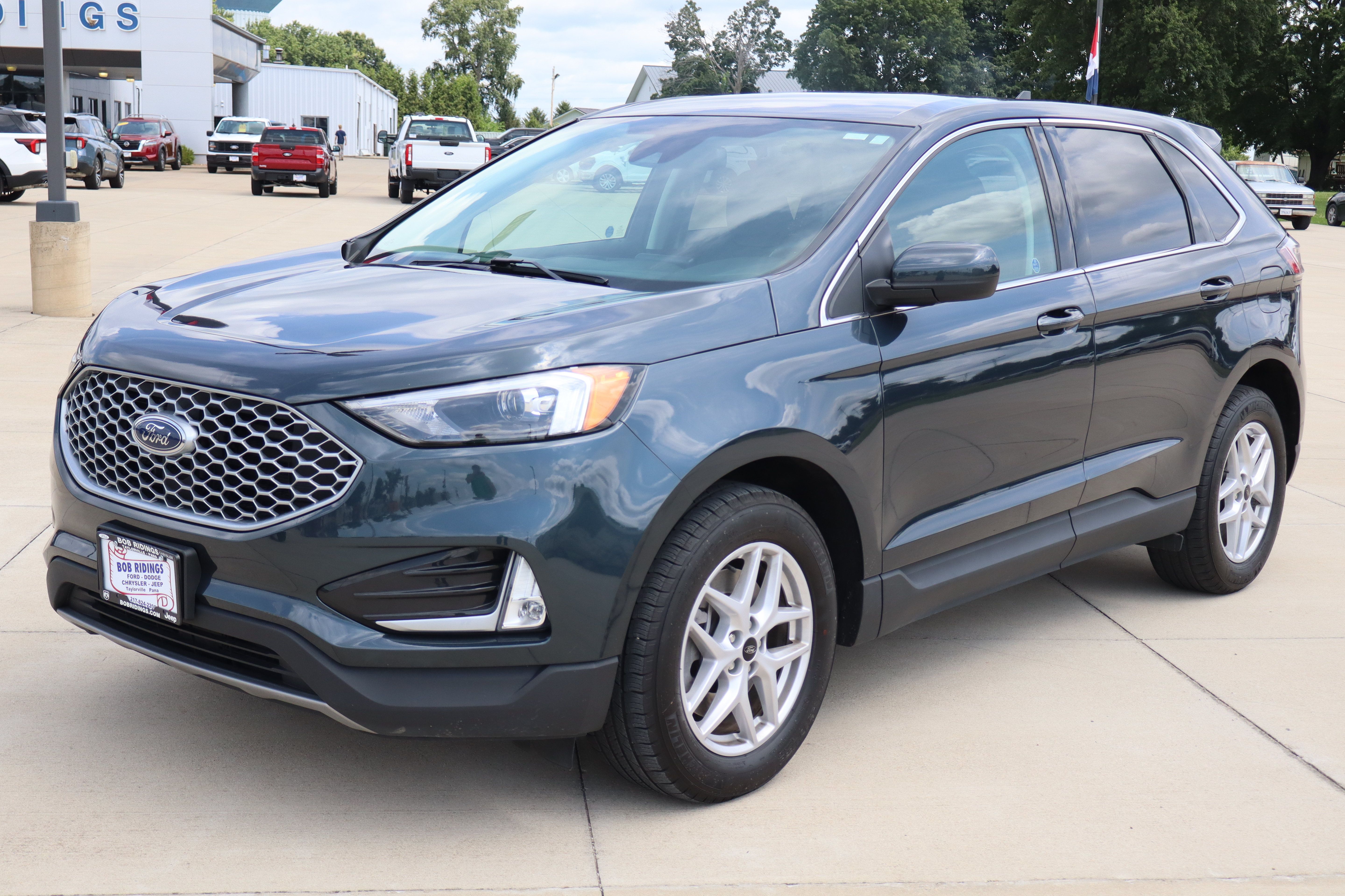Used 2023 Ford Edge SEL w/ Convenience Package AWD/4WD image 2