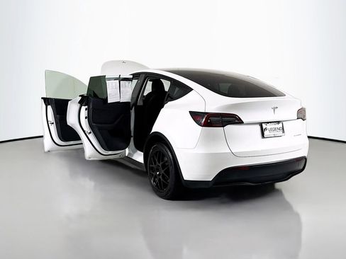 Used 2025 Tesla Model Y Long Range image 35