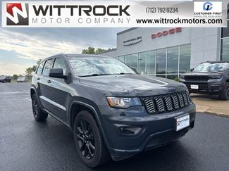Used 2017 Jeep Grand Cherokee Altitude image 1