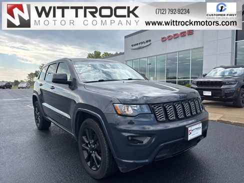 Used 2017 Jeep Grand Cherokee Altitude image 1