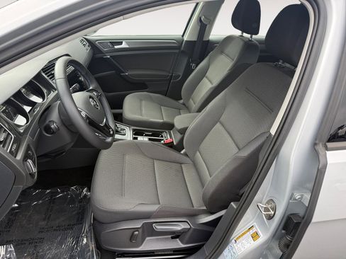 Used 2019 Volkswagen e-Golf SE w/ Driver Assistance Package image 10