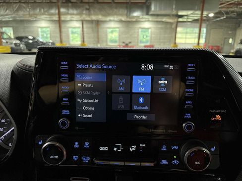 Used 2022 Toyota Highlander XSE AWD/4WD image 21