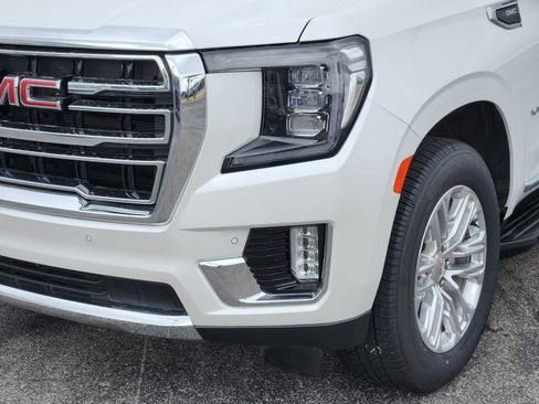 Used 2024 GMC Yukon SLT AWD/4WD image 11