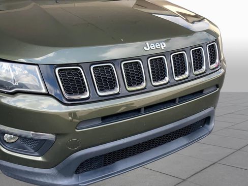 Used 2018 Jeep Compass Latitude w/ Popular Equipment Group FWD image 30