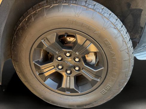 Used 2016 Chevrolet Suburban LT image 3