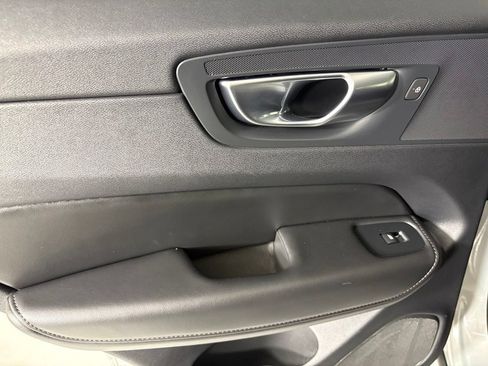 Used 2025 Volvo XC60 B5 Core AWD/4WD image 36