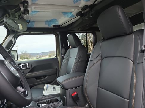 New 2025 Jeep Gladiator Sport w/ Premium Package image 13