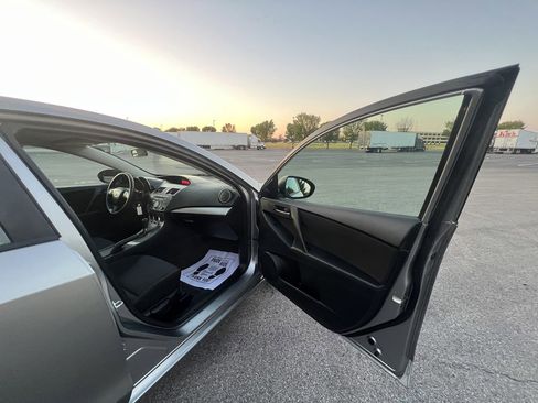 Used 2010 MAZDA MAZDA3 i Touring image 10