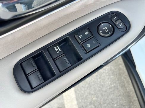 Used 2018 Honda HR-V EX image 16