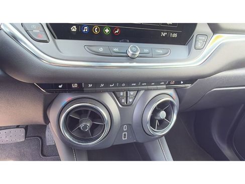 Used 2025 Chevrolet Blazer LT image 22
