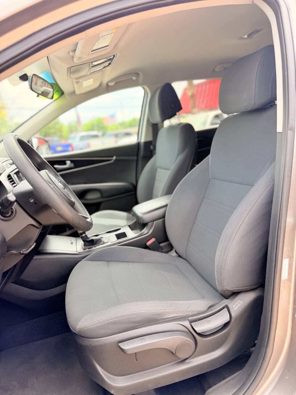 Used 2017 Kia Sorento L FWD image 19