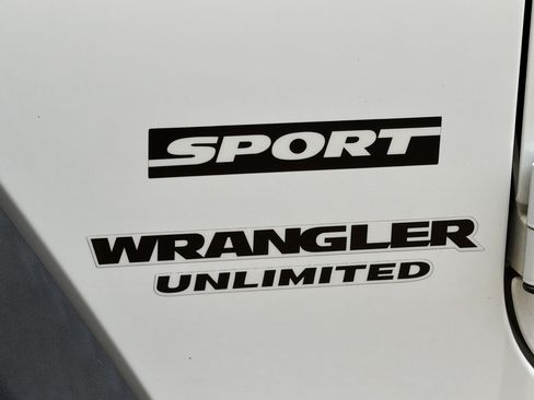 Used 2017 Jeep Wrangler Unlimited Sport w/ Quick Order Package 24S AWD/4WD image 23