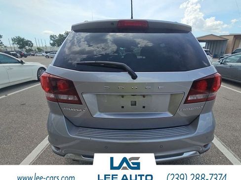 Used 2017 Dodge Journey Crossroad FWD image 4
