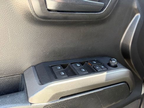 Used 2019 Toyota Tacoma SR5 RWD image 6