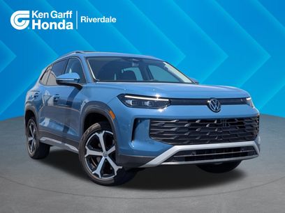 Used 2025 Volkswagen Tiguan SE