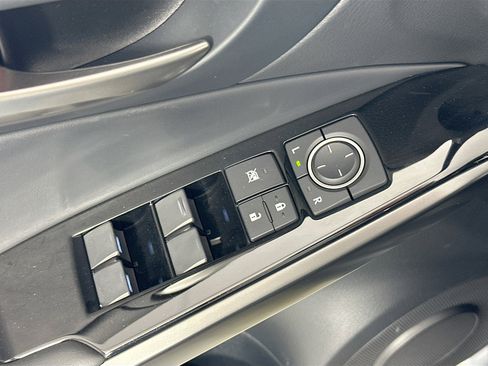 Used 2023 Lexus IS 300 image 17