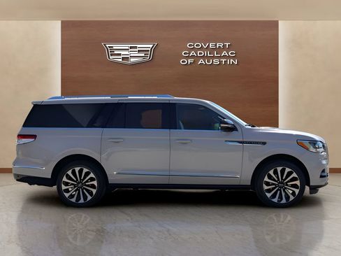 Used 2022 Lincoln Navigator L Reserve AWD/4WD image 5