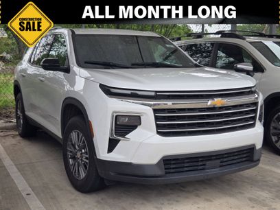 Used 2025 Chevrolet Traverse LT