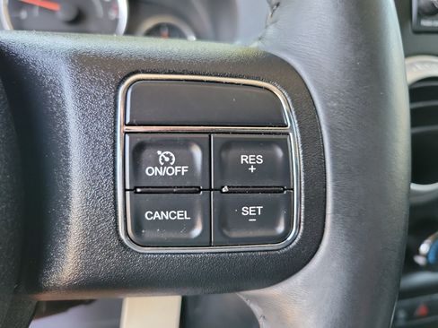 Used 2015 Jeep Wrangler Unlimited Rubicon w/ Connectivity Group AWD/4WD image 17