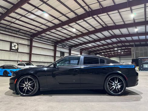 Used 2015 Dodge Charger SXT image 8
