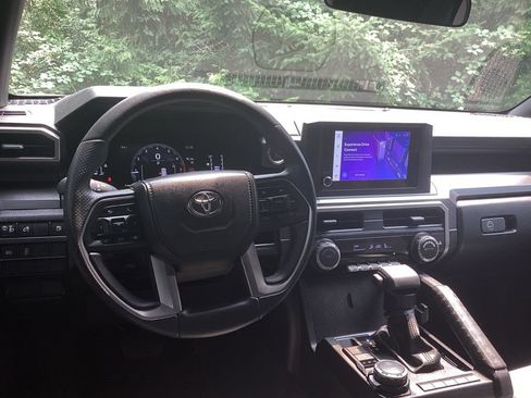 Certified 2025 Toyota 4Runner SR5 AWD/4WD image 12