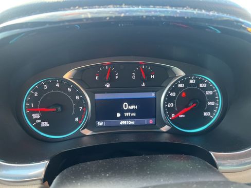 Used 2023 Chevrolet Traverse LT image 23