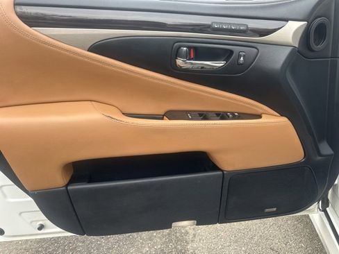 Used 2013 Lexus LS 460 image 21