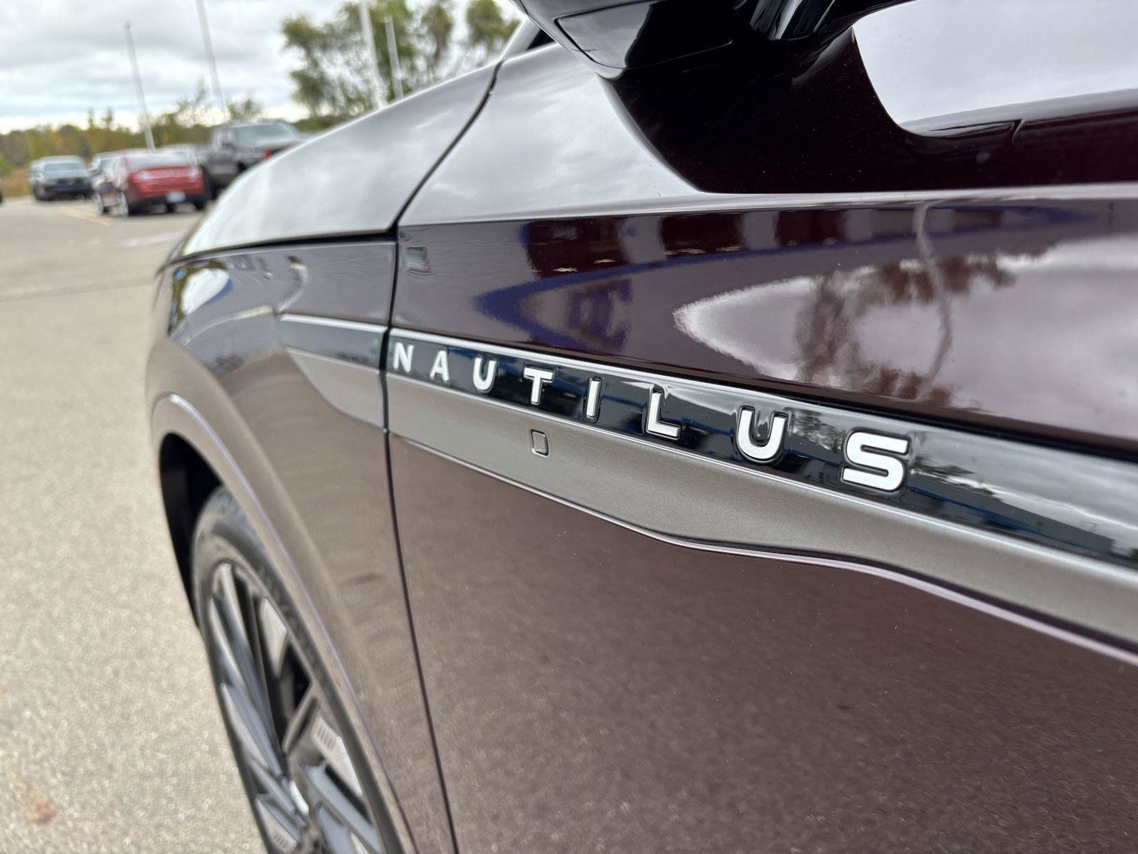 Used 2024 Lincoln Nautilus Reserve w/ Equipment Group 203A AWD/4WD image 8