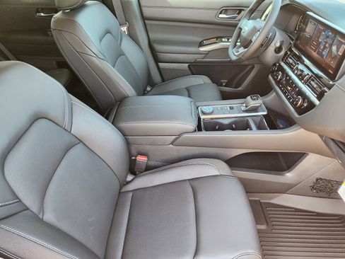 New 2026 Nissan Pathfinder SL image 13