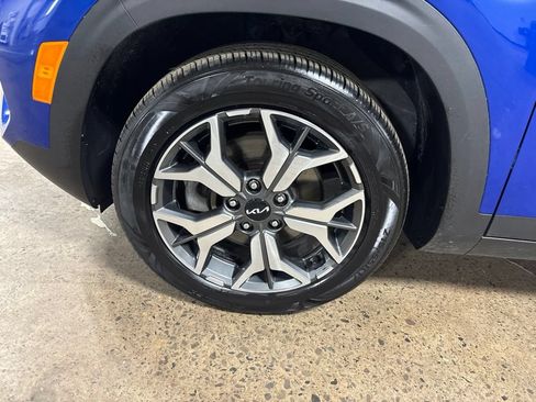 Used 2023 Kia Seltos EX AWD/4WD image 9