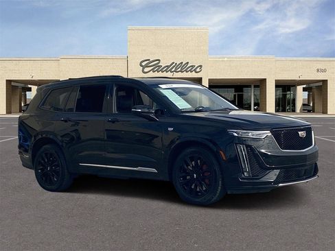 Certified 2022 Cadillac XT6 Sport w/ Platinum Package image 3