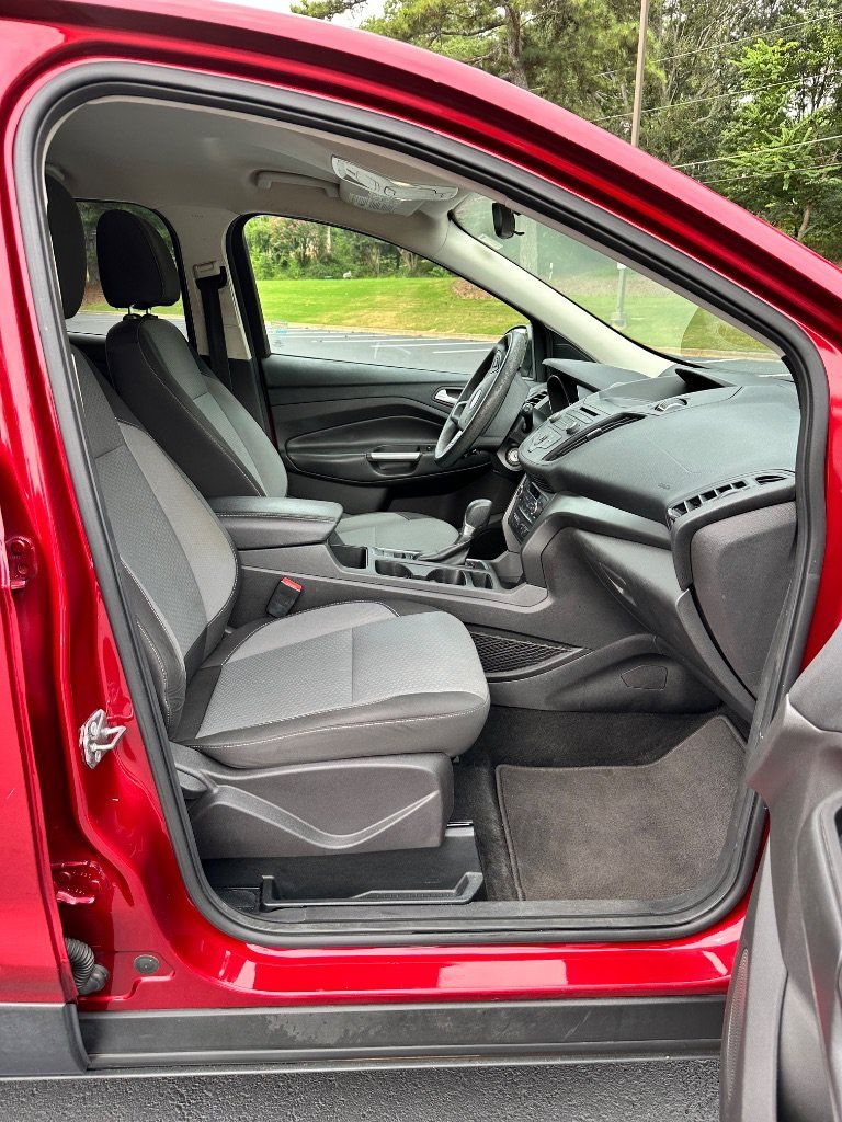 Used 2017 Ford Escape SE FWD image 21