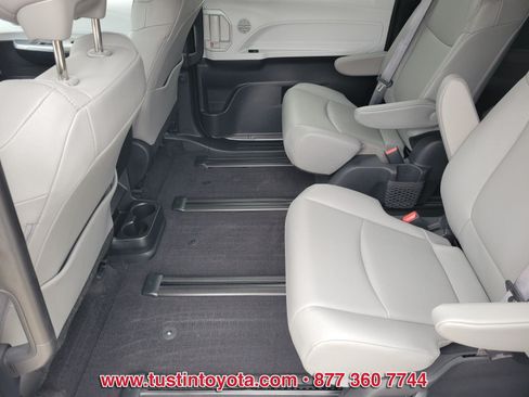 Used 2025 Toyota Sienna XLE w/ XLE Plus Package AWD/4WD image 11