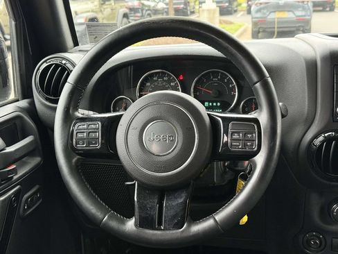 Used 2015 Jeep Wrangler Unlimited Sahara AWD/4WD image 19