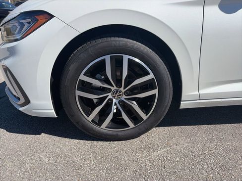 New 2026 Volkswagen Jetta SE FWD image 33