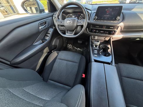 Used 2025 Nissan Rogue SV FWD image 36