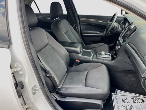 Used 2022 Chrysler 300 Touring w/ Sport Appearance Package RWD image 26