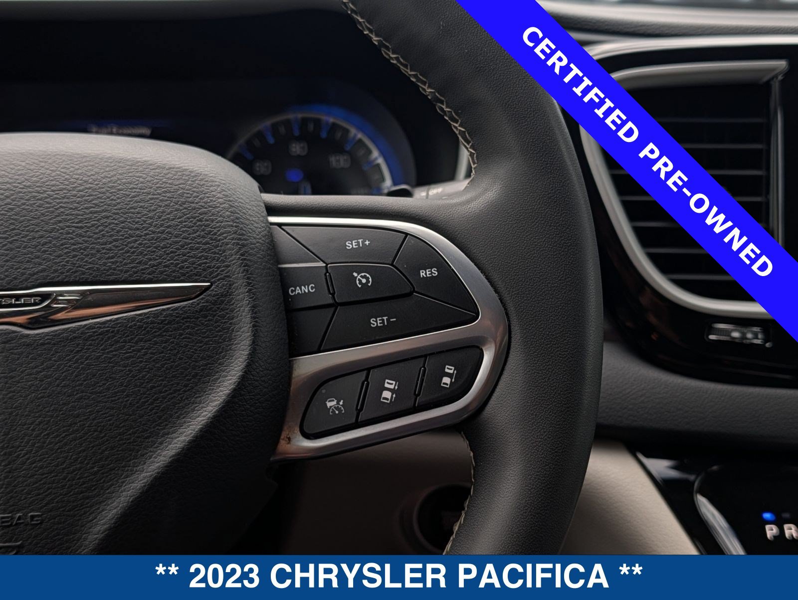 Used 2023 Chrysler Pacifica Touring-L FWD image 28