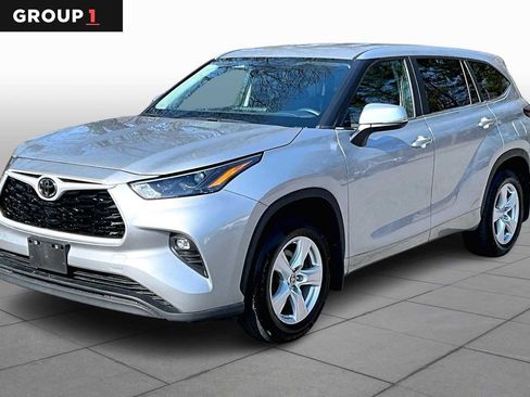 Certified 2024 Toyota Highlander LE image 1