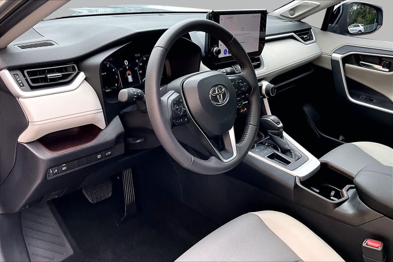 Certified 2025 Toyota RAV4 Limited FWD image 18
