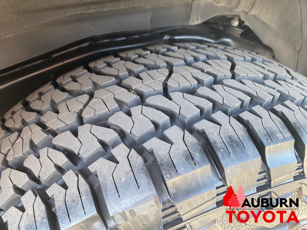 Used 2023 Toyota 4Runner TRD Off-Road Premium w/ Moonroof Package AWD/4WD image 27