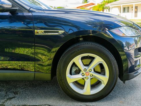 Used 2017 Jaguar F-PACE Premium image 22