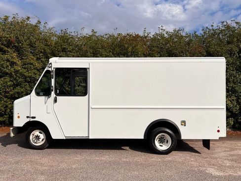 Used 2014 Ford E-350 and Econoline 350 Super Duty w/ A/C Prep Package image 4